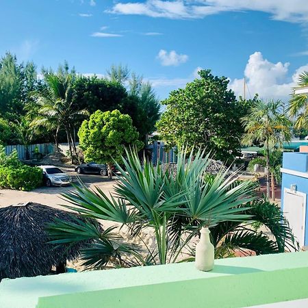 Beach Villas Coral Harbour Exterior photo