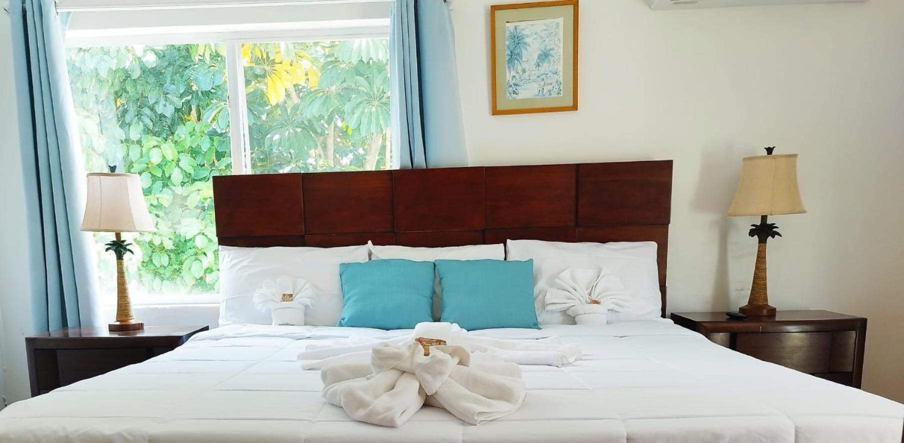 Beach Villas Coral Harbour Exterior photo